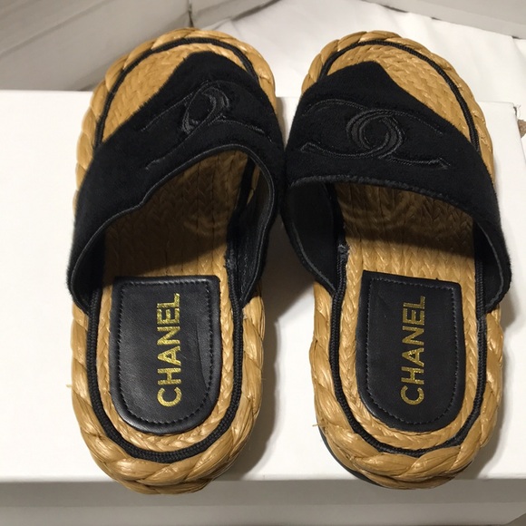 Chanel straw thong sandals. Made in Italy. EUC - Picture 3 of 12